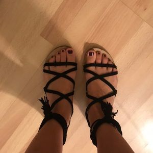 Steven Madden Sandal (Criss-Cross style)